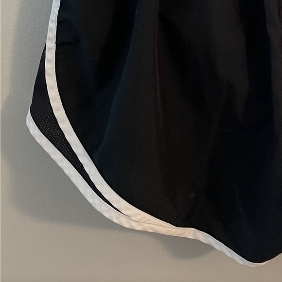Nike Women's DriFit Tempo Running Shorts Black Size XL - Picture 4 of 4